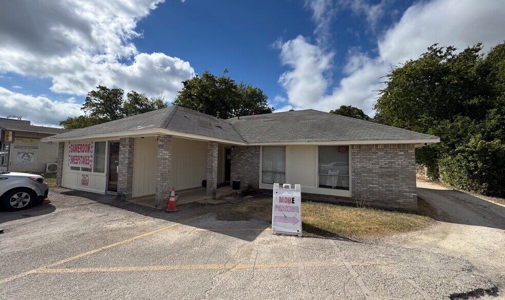 Primary Photo Of 2303 W Parmer Ln, Austin Freestanding For Sale