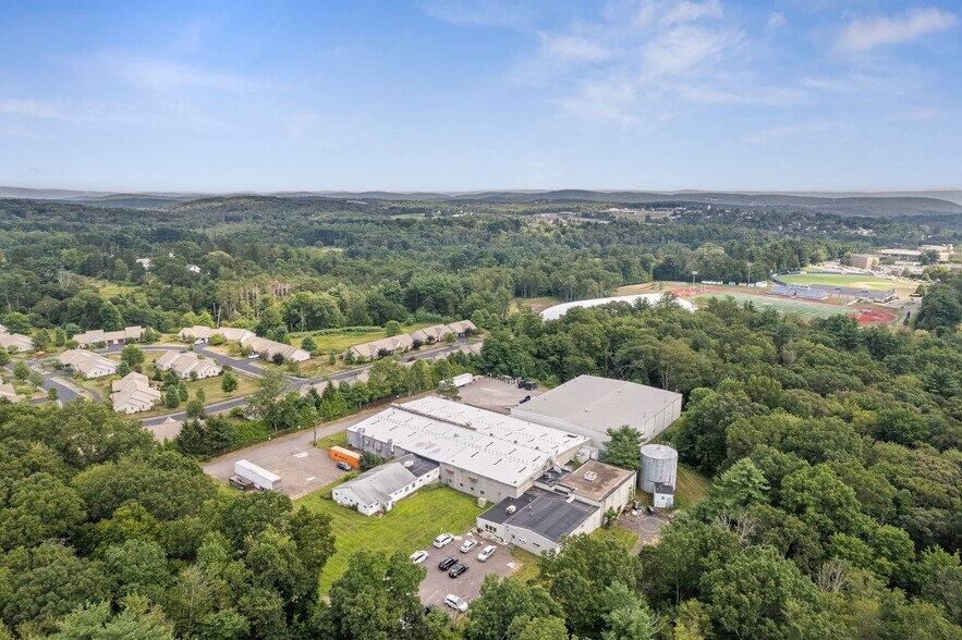 More Photos Of 555 Country Club Rd, Dallas Warehouse For Sale