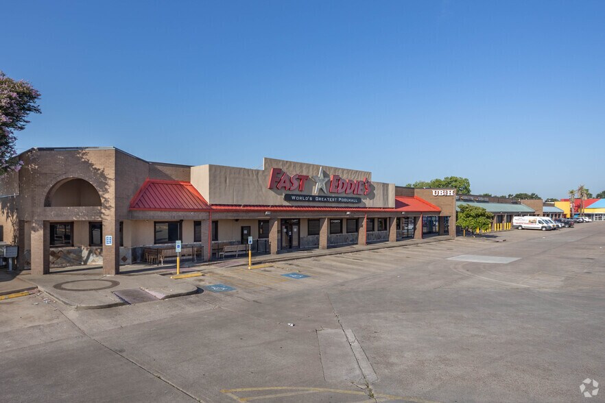 More Photos Of 12344 Gulf Fwy, Houston Freestanding For Lease