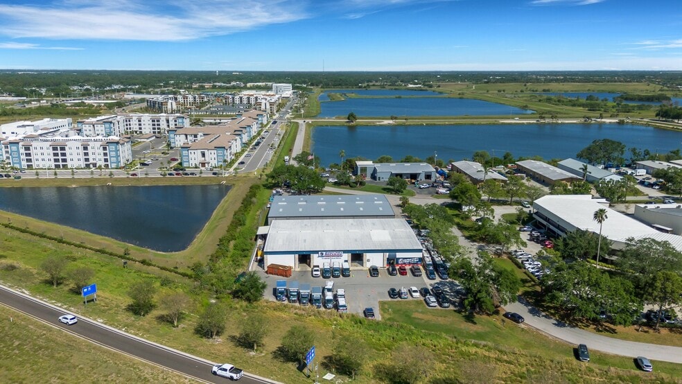 More Photos Of 215 Interstate Blvd, Sarasota Warehouse For Sale