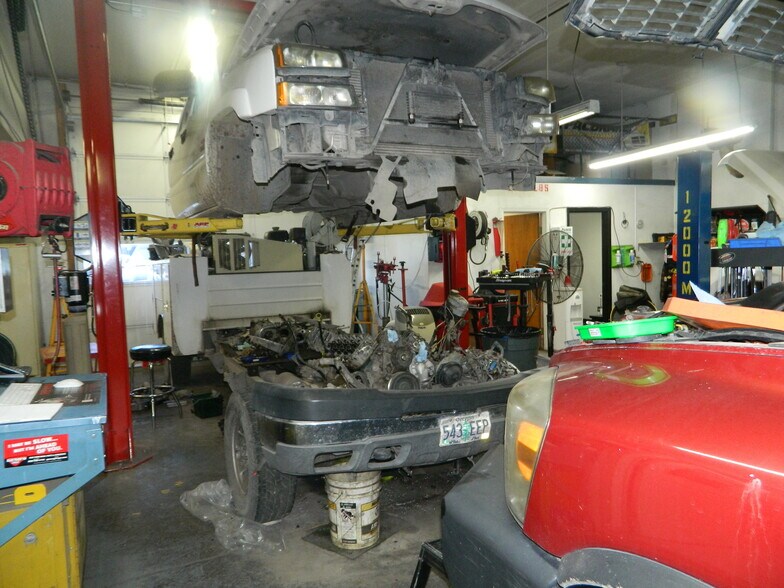 More Photos Of 2013 S 6th St, Klamath Falls Auto Repair For Sale