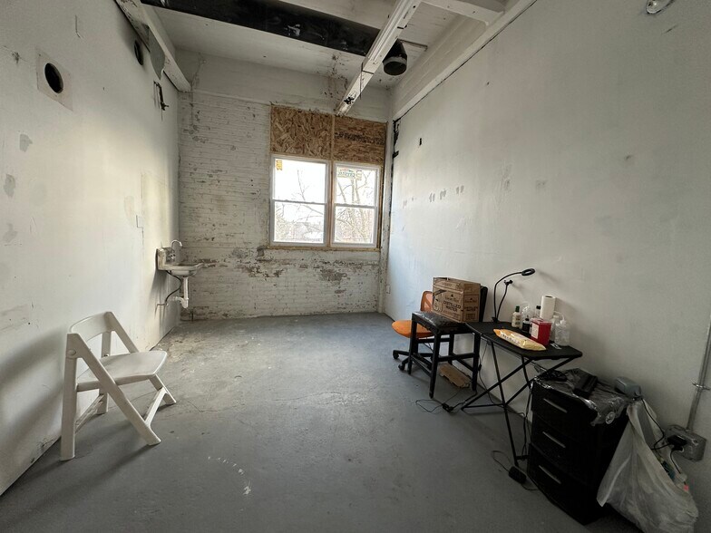 More Photos Of 2600-2604 W Fond Du Lac Ave, Milwaukee Manufacturing For Sale