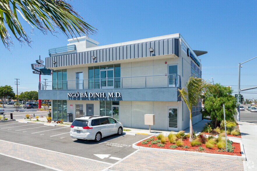 More Photos Of 9972 Westminster Ave, Garden Grove Freestanding For Lease