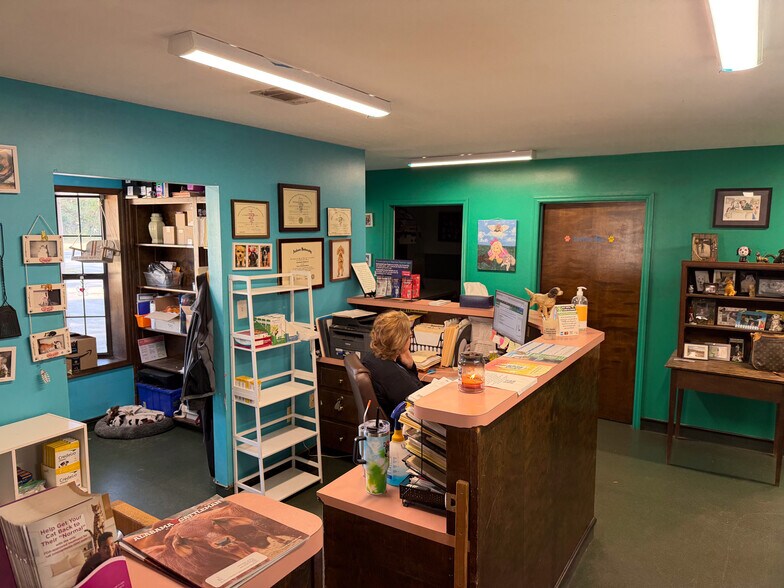 More Photos Of 162 Enzor Rd, Troy Office For Sale