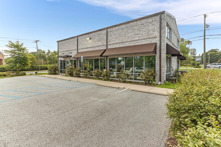 More Photos Of 414 W Fernwood Dr, Simpsonville General Retail For Sale