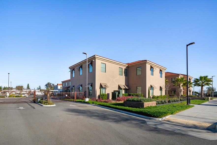 More Photos Of 1608 Norris Rd, Bakersfield Office For Lease