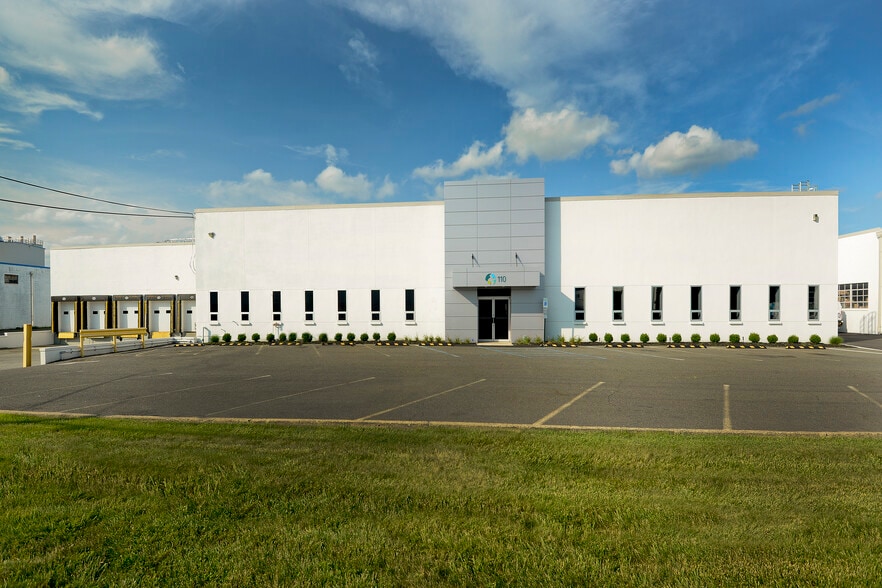 More Photos Of 525 Dell Rd, Carlstadt Unknown For Lease