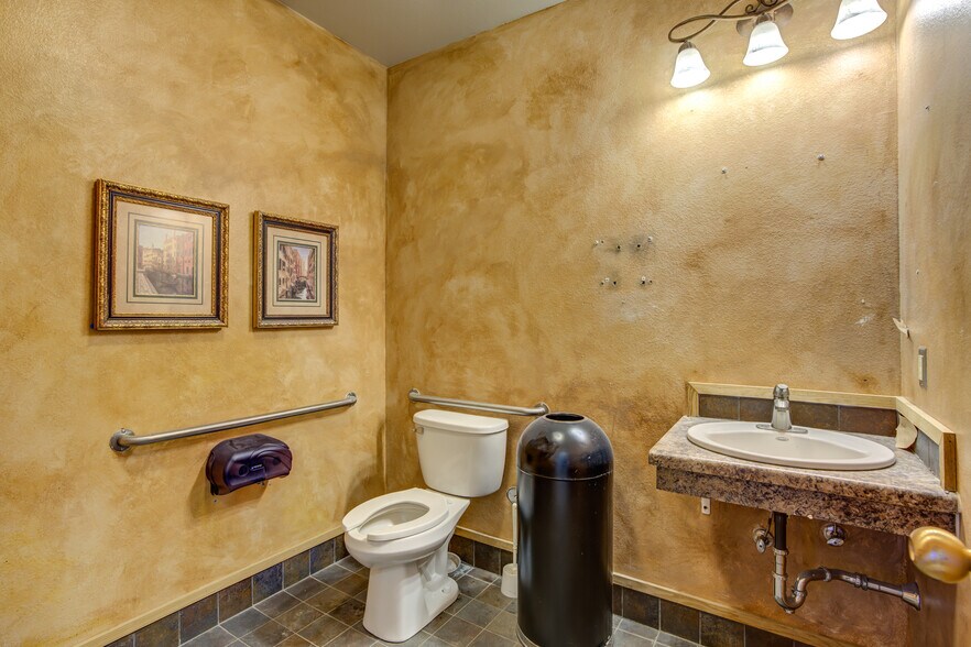 More Photos Of 18950 Base Camp Rd, Monument Office For Lease