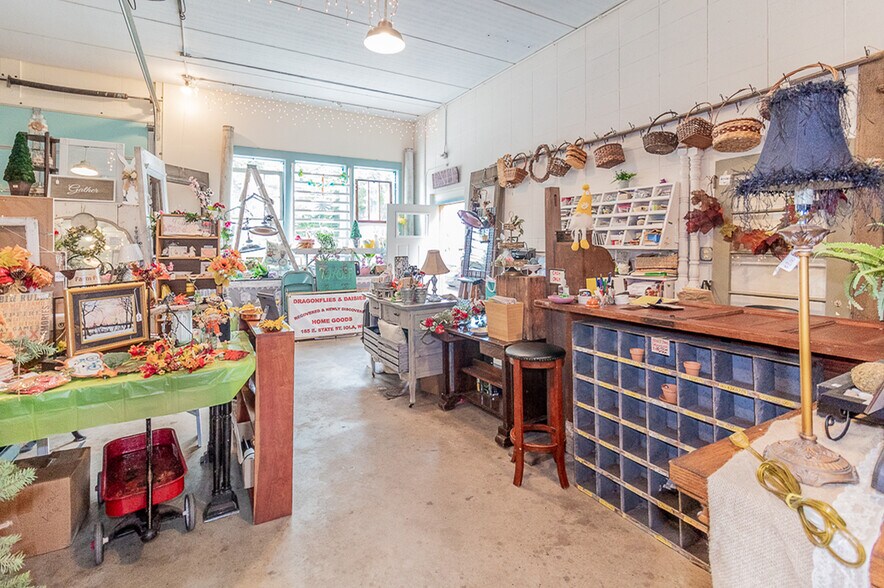 More Photos Of 185 E State St, Iola Storefront For Sale