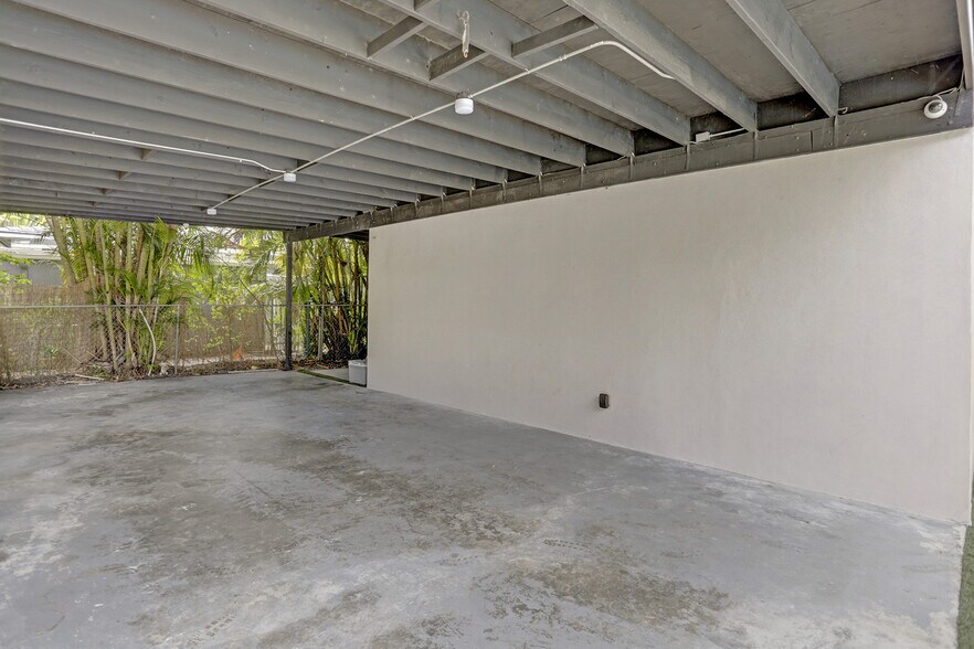 More Photos Of 430 Ne 121st St, Biscayne Park Movie Radio TVStudio For Sale