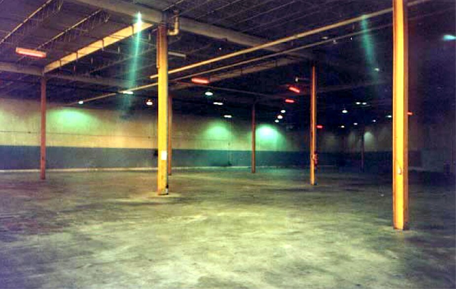 More Photos Of 18222 Lanken Ave, Cleveland Manufacturing For Lease