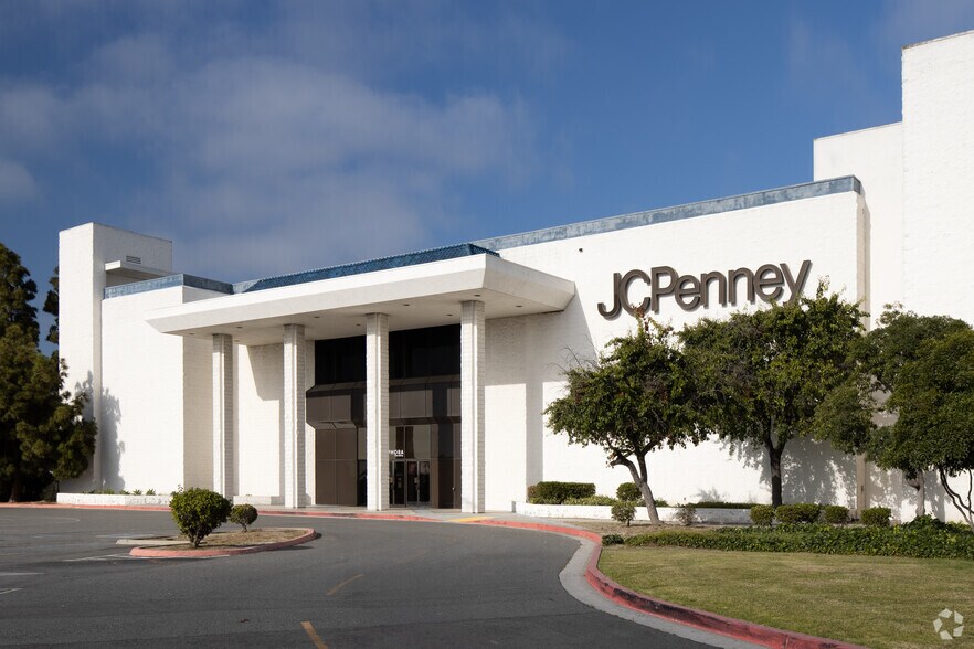 More Photos Of 1025 Westminster Mall, Westminster Unknown For Lease