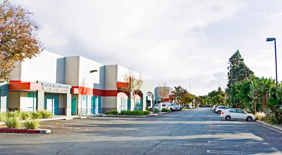 More Photos Of 12711 Ramona Blvd, Baldwin Park Warehouse For Lease