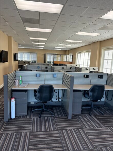 More Photos Of 739 North Ave, Glendale Heights Loft Creative Space For Lease