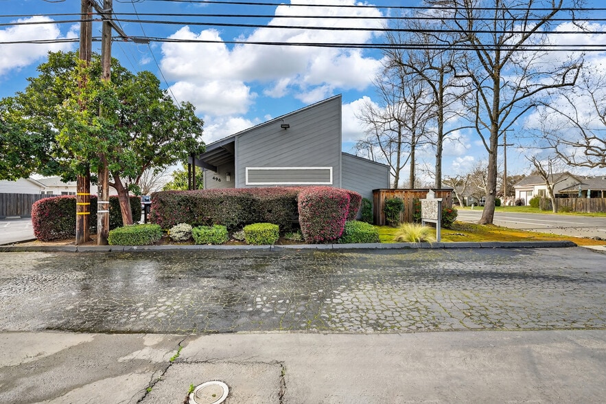 More Photos Of 496 East Ave, Lincoln Medical For Sale
