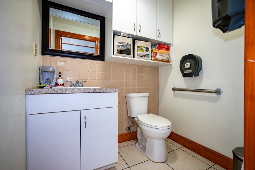 More Photos Of 7301-7325 NW 56th St, Miami Warehouse For Sale