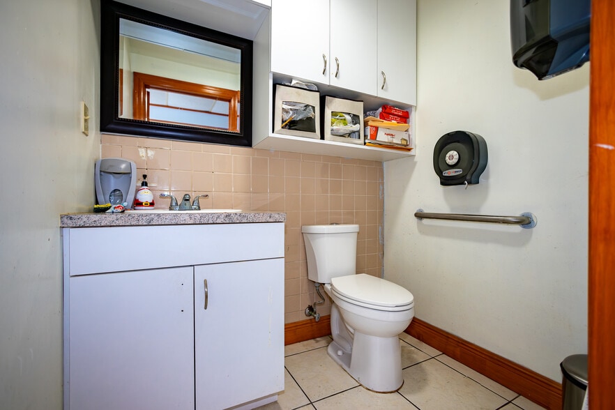 More Photos Of 7313 NW 56th St, Miami Warehouse For Sale