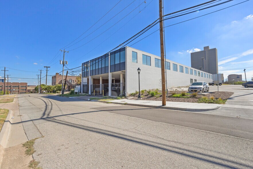 More Photos Of 910 Collier St, Fort Worth Loft Creative Space For Lease