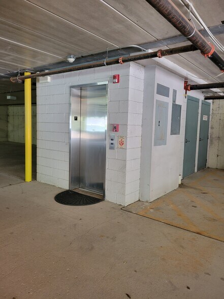 More Photos Of 1150 W Northwest Hwy, Mount Prospect Office For Sale