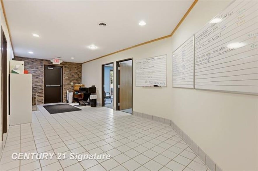 More Photos Of 3167 Enterprise Dr, Saginaw Office For Sale