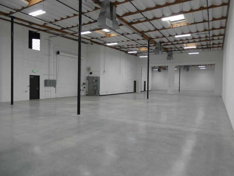 More Photos Of 1411 Railroad St, Glendale Warehouse For Lease