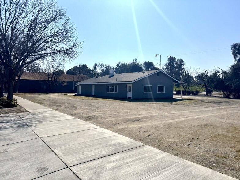 More Photos Of 1671 Simpson St, Kingsburg General Retail For Sale