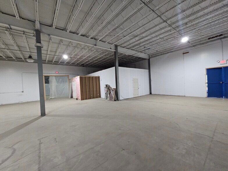 More Photos Of 43 Transport Ln, Pine Island Warehouse For Lease