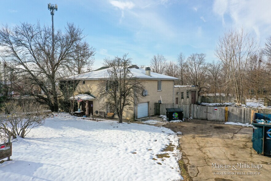 More Photos Of 10S336 Schoger Dr, Naperville Flex For Sale