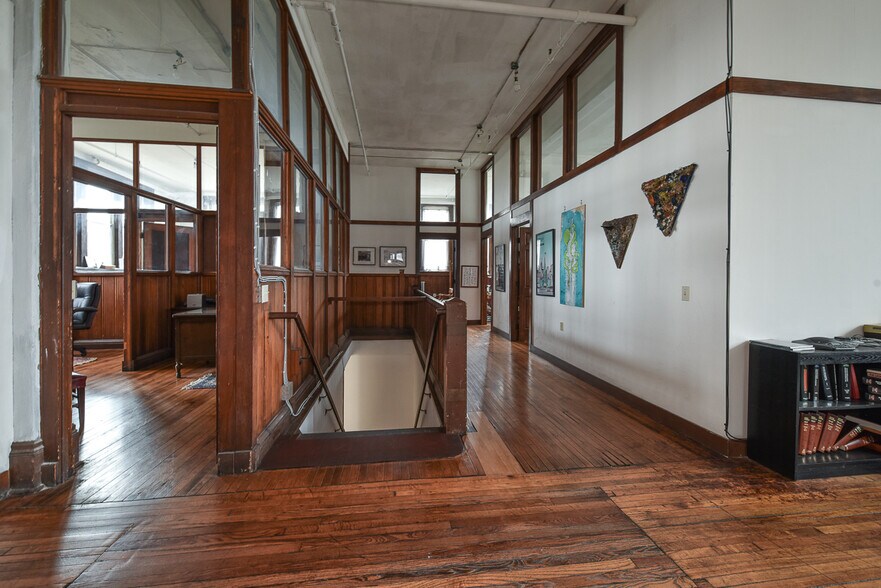 More Photos Of 4403 St Clair Ave, Cleveland Coworking Space