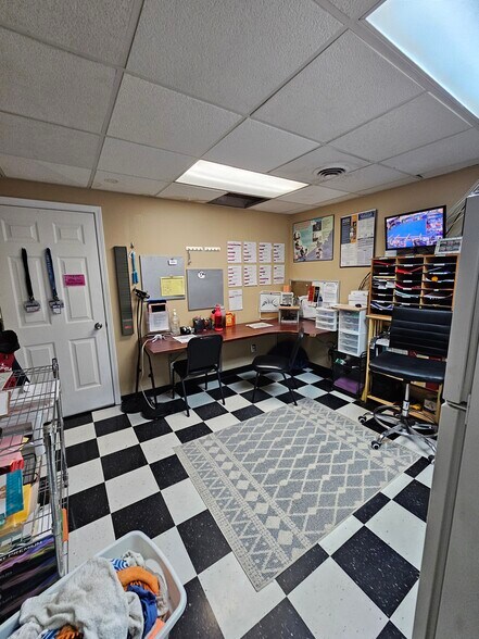 More Photos Of 815 N 1st Ave, Great Falls Auto Dealership For Lease