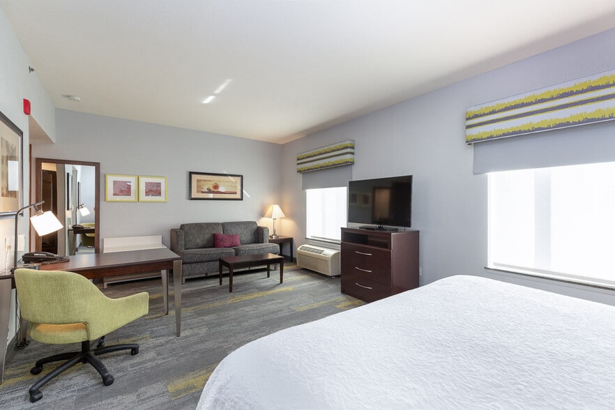 More Photos Of 7941 E Brundage Ln, Bakersfield Hotel For Sale