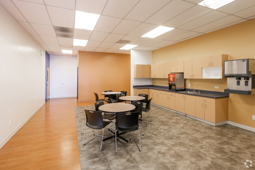 More Photos Of 2200 S Monaco Pky, Denver Unknown For Lease