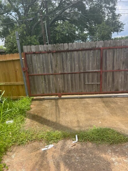 More Photos Of 14606 Sheraton St, Houston Warehouse For Lease