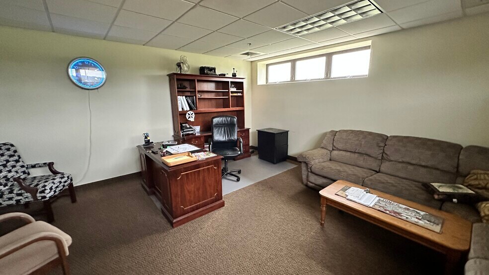 More Photos Of 100 Windermere Ave, Ellington Warehouse For Lease