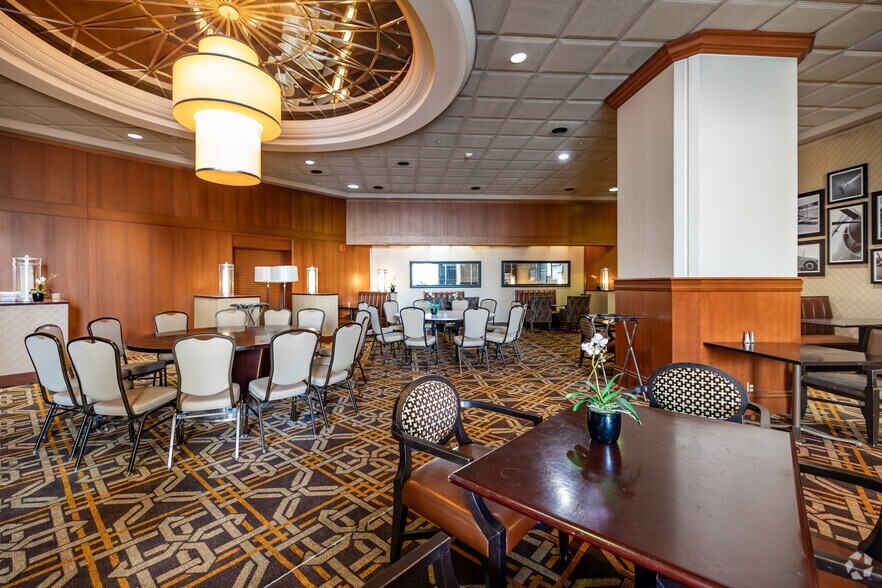 More Photos Of 75 E State St, Columbus Hotel For Sale