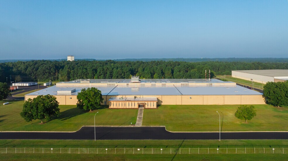 Primary Photo Of 18300 Fieldcrest Rd, Laurel Hill Manufacturing For Lease