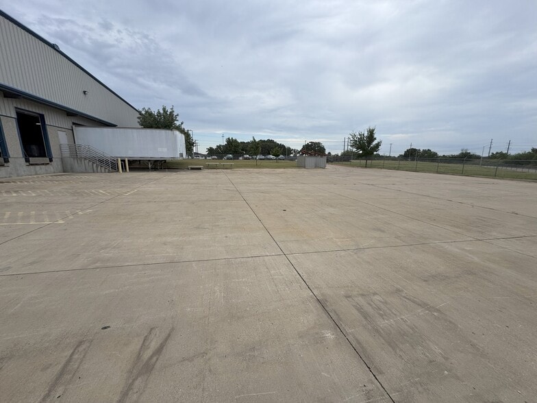 More Photos Of 4901 Esco Dr, Fort Worth Manufacturing For Lease