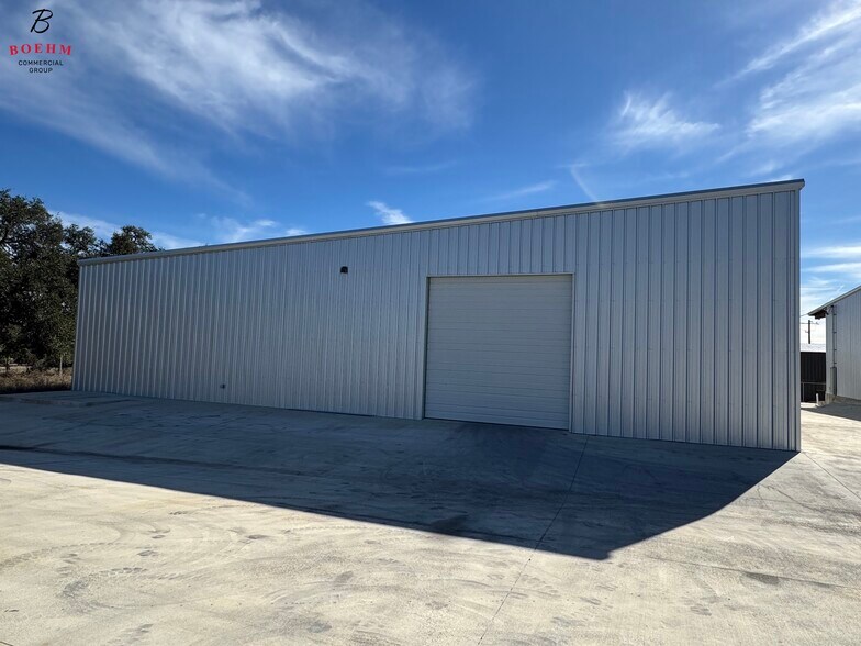 More Photos Of 48 Worth Dr, Boerne Industrial For Lease