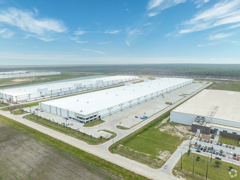 More Photos Of 6500 Nita Way, Baytown Distribution For Sale