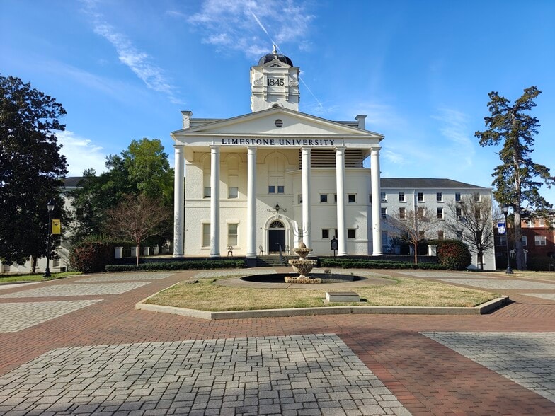 More Photos Of 1115 College Dr, Gaffney Specialty For Sale