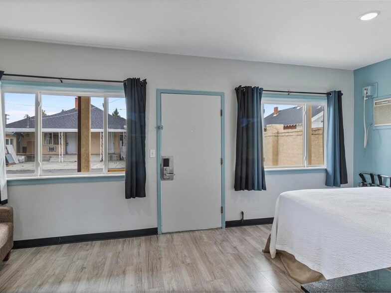 More Photos Of 180 E Center St, Panguitch Hotel For Sale