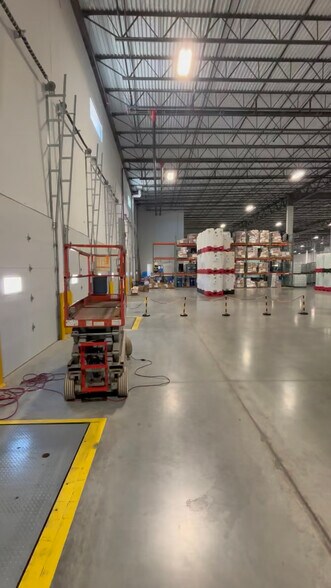 More Photos Of 1191 E Main St, East Dundee Distribution For Lease