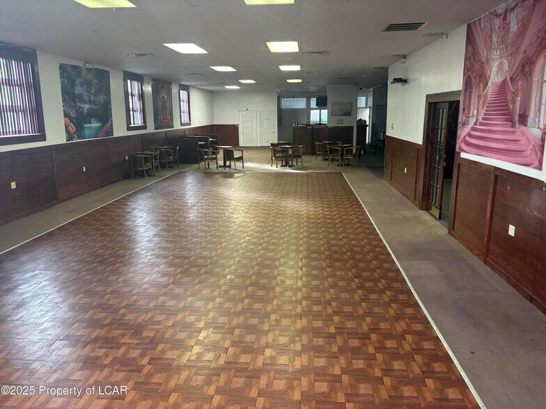 More Photos Of 317 Main St, Dupont Bar For Sale