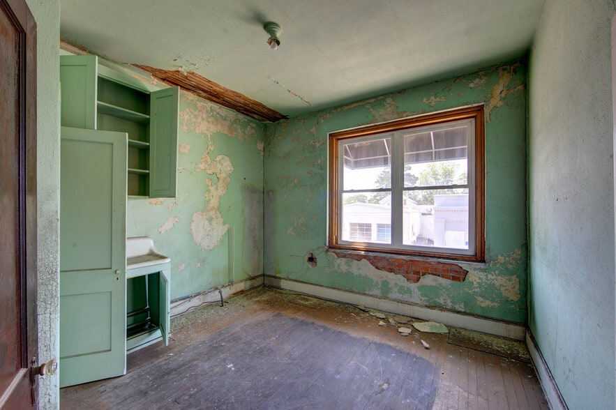 More Photos Of 302 Main St, Columbia Industrial For Sale