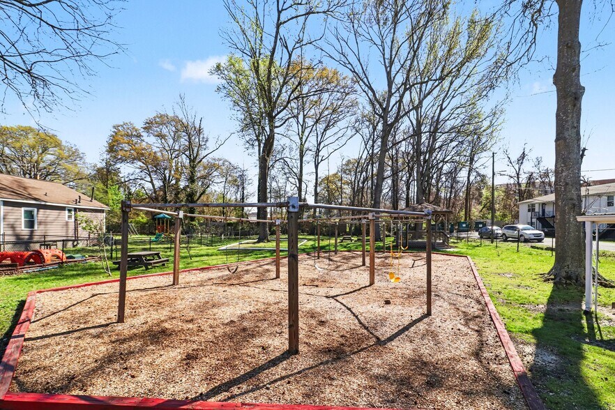 More Photos Of 983 Forest Ave, Forest Park Daycare Center For Sale