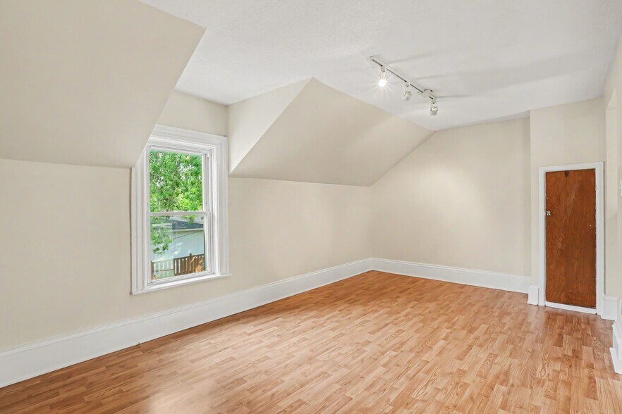 More Photos Of 616 Rideau St, Kemptville Office For Sale
