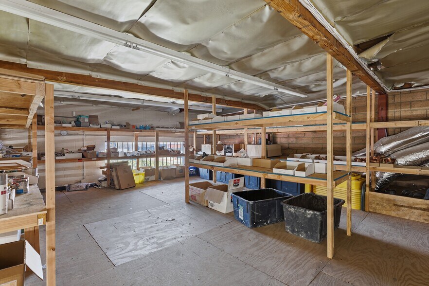 More Photos Of 18522 Gresham St, Northridge Warehouse For Sale