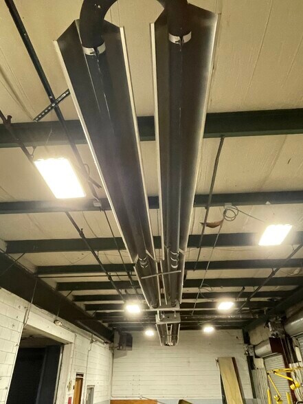 More Photos Of 6704 Pingree Rd, Crystal Lake Manufacturing For Lease