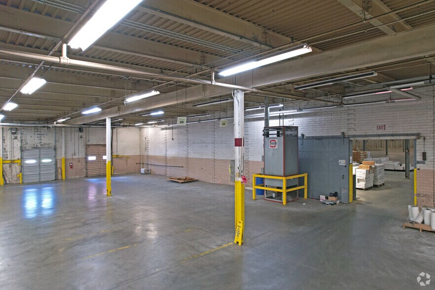 More Photos Of 572 S New St, Eden Distribution For Lease