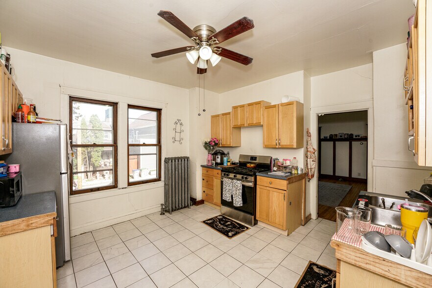 More Photos Of 1825 N Astor St, Milwaukee Multifamily For Sale